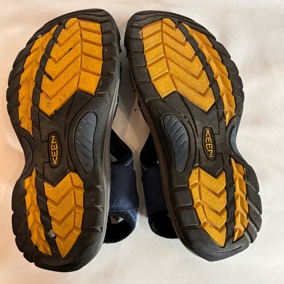 KEEN Sz 7 Newport Sandals Waterproof Bungee Closure Hiking Outdoors Slip On - Picture 9 of 10